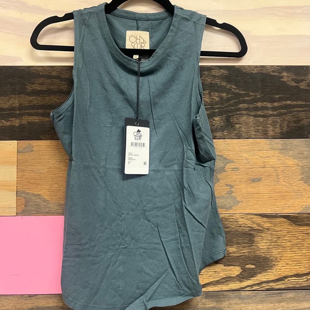 Chaser Women’s Sleeveless Muscle Tank Top XS Teal Green Curved Hem NWT